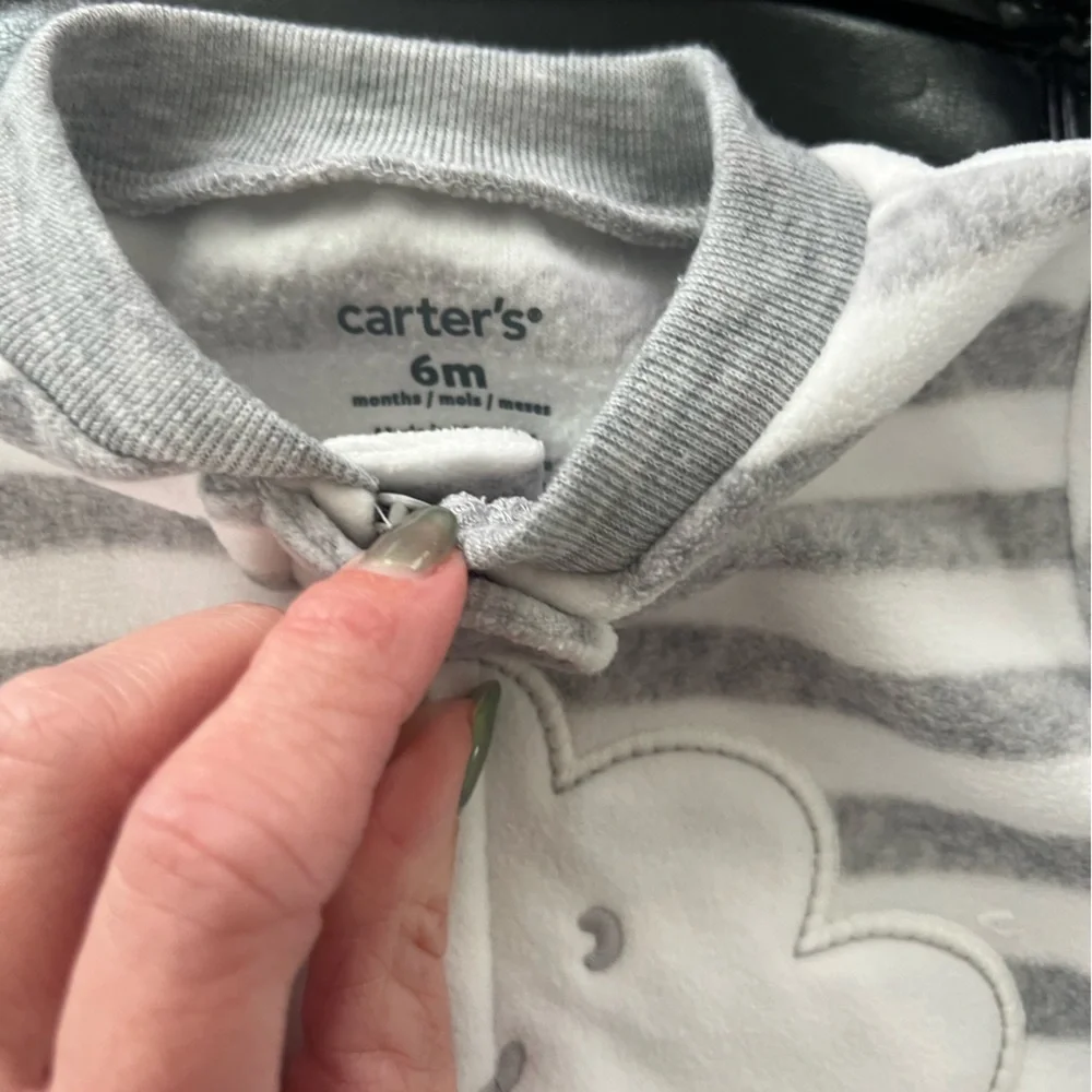 Carter's Bundle of 4 Baby Onesie- 6 months